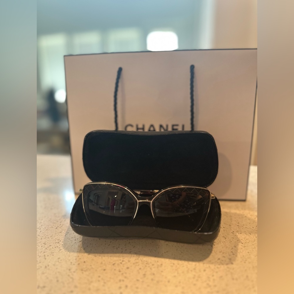 AUTHENTIC CHANEL BUTTERFLY SUNNIES😎